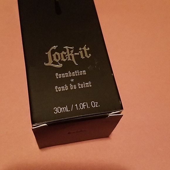 NIB Kat Von D Lock It foundation - Picture 5 of 5